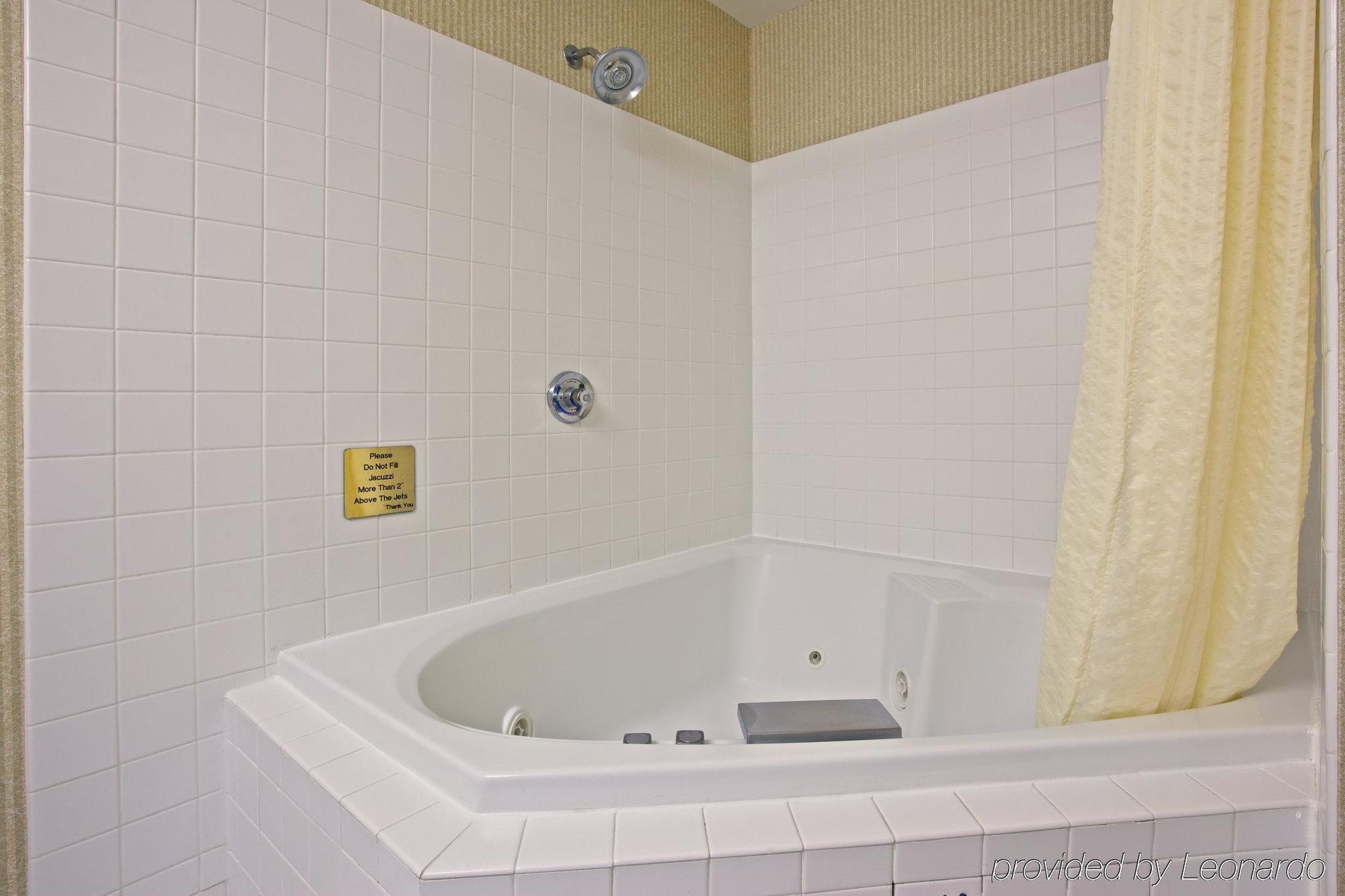 Quality Inn I-75 West Chester-North Cincinnati Номер фото